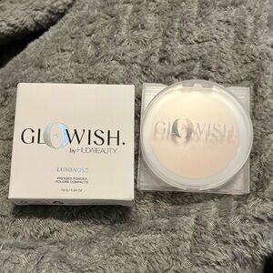 Huda Beauty Glowish Luminous Pressed Powder